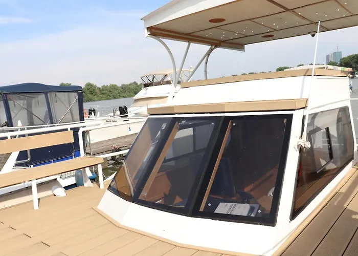 Free Room Boat Apartment