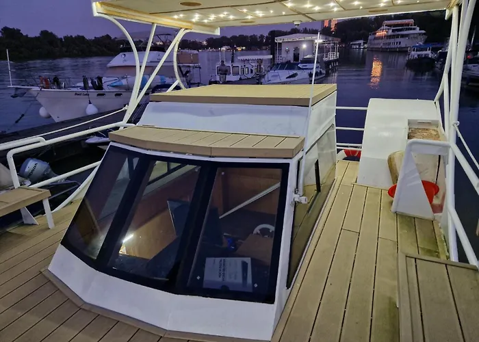 Free Room Boat Apartment