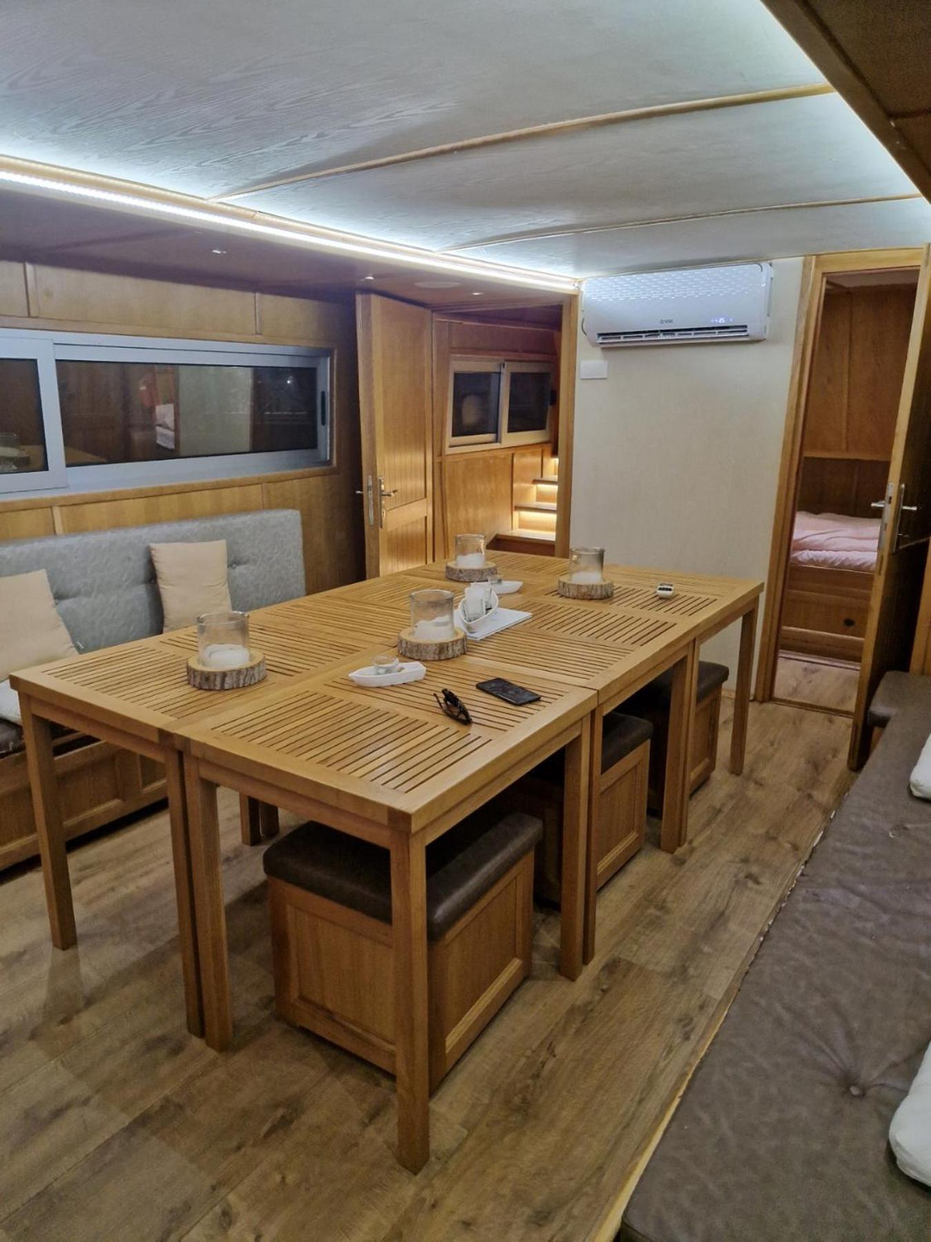 Free Boat Botel *